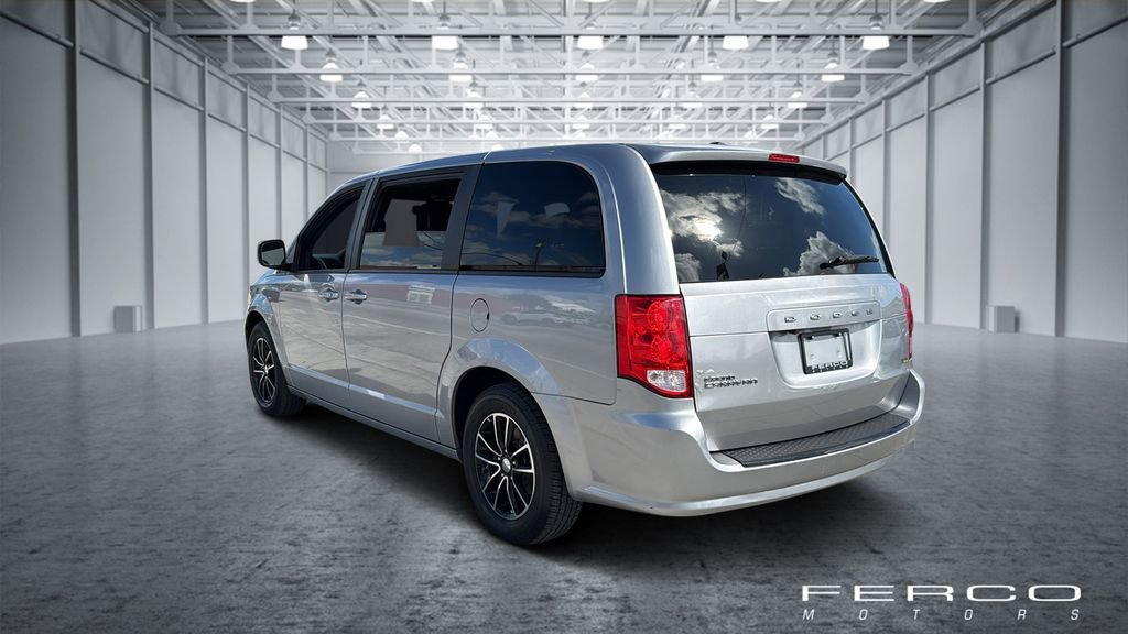 Used 2018 Dodge Grand Caravan SE image 3