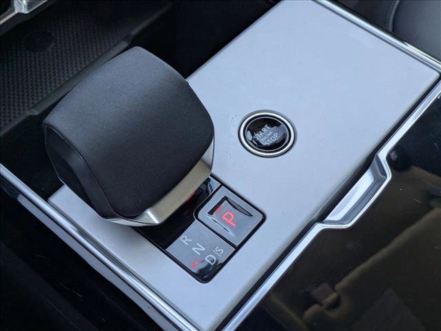 Used 2025 Land Rover Range Rover Long Wheelbase SE image 12