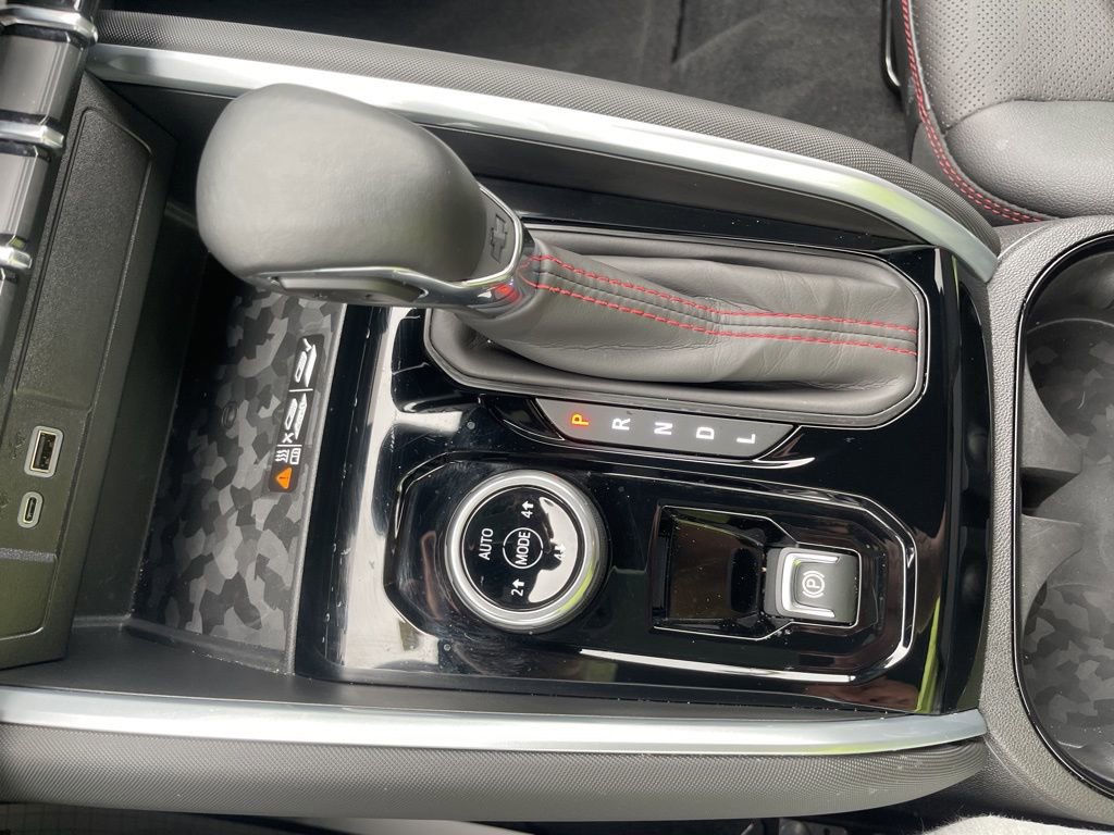 Used 2025 Chevrolet Colorado Z71 w/ Midnight Edition image 36