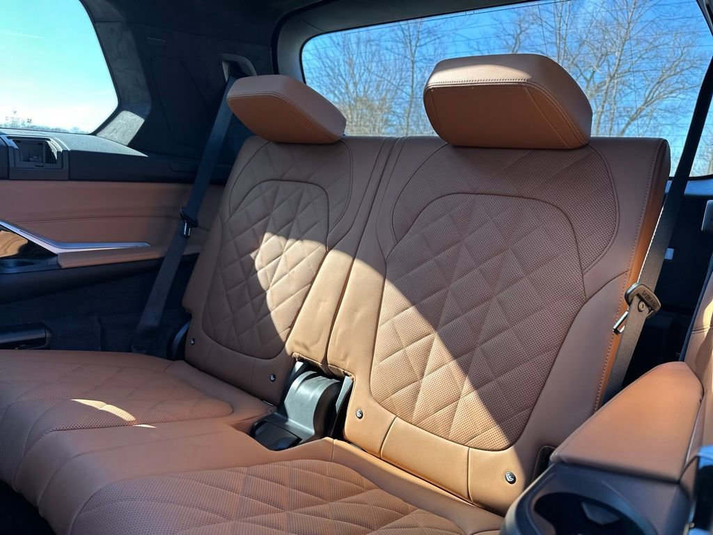 Used 2025 BMW X7 xDrive40i w/ M Sport Package image 22