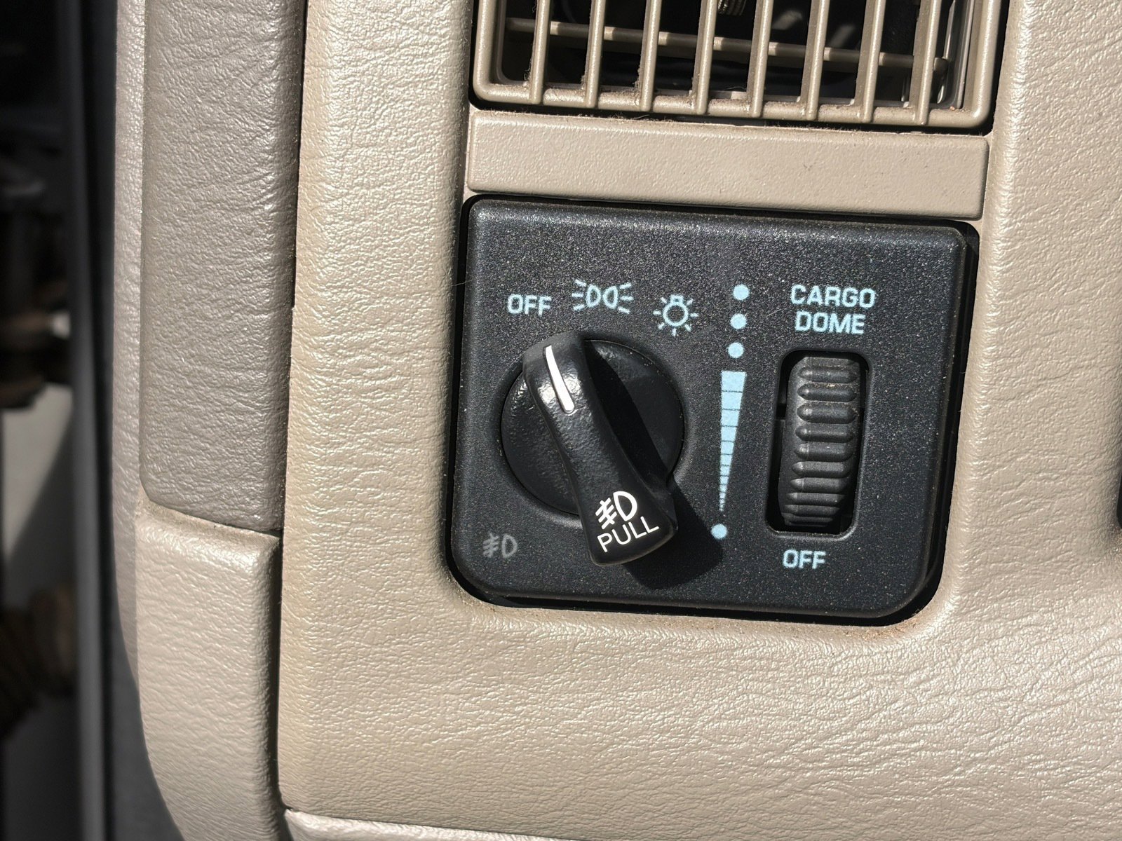 Used 2004 Dodge Ram 1500 Truck SLT w/ Light Group image 9