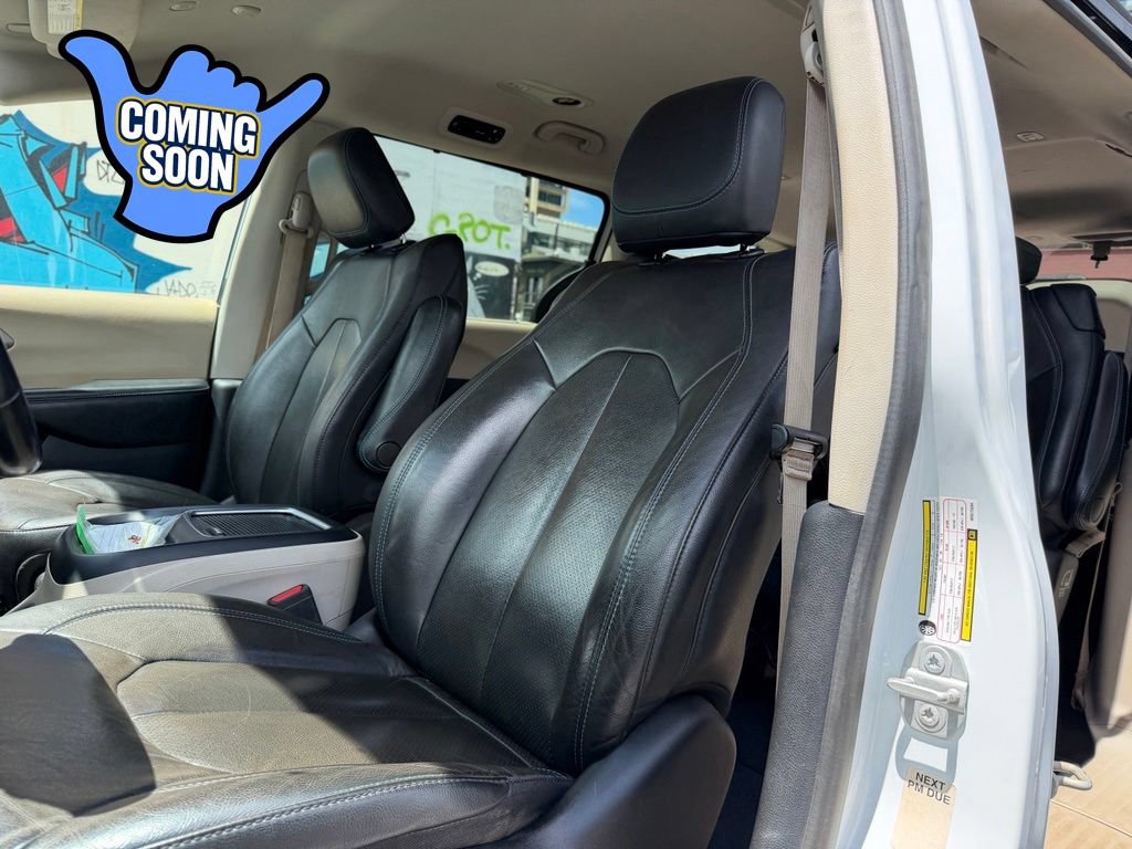 Used 2021 Chrysler Pacifica Touring-L FWD image 10