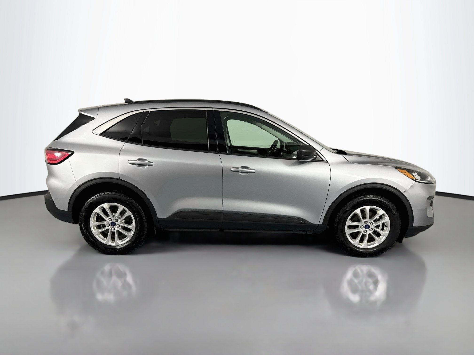 Used 2022 Ford Escape SE w/ Convenience Package AWD/4WD image 4