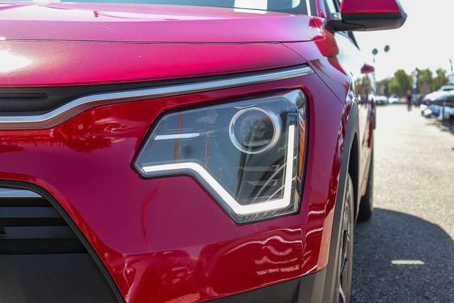 Certified 2025 Kia Niro EX FWD image 5