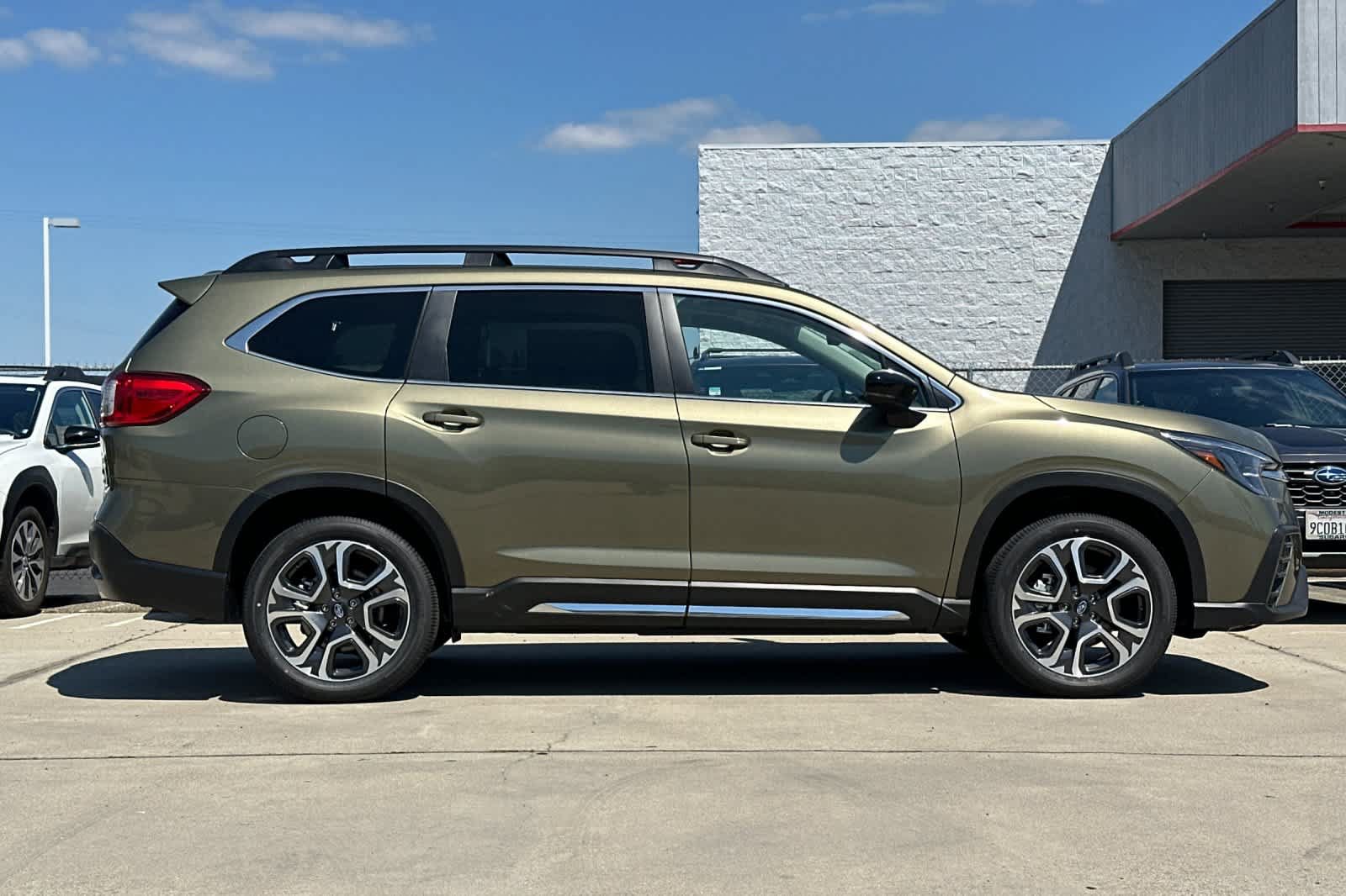 New 2026 Subaru Ascent Limited w/ Popular Package #2 AWD/4WD image 2