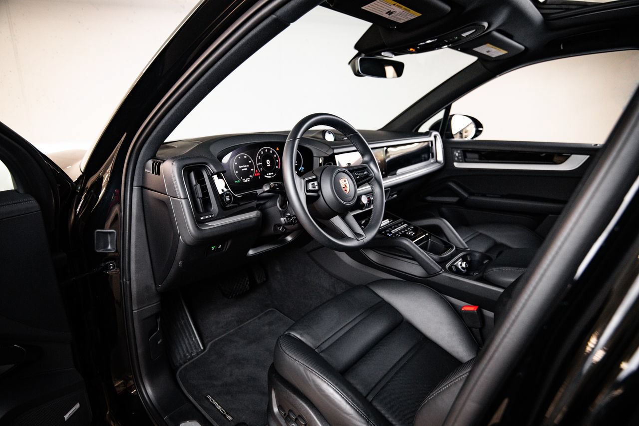 Certified 2026 Porsche Cayenne AWD/4WD image 4