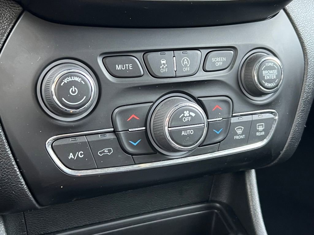 Used 2022 Jeep Cherokee Latitude Lux image 28