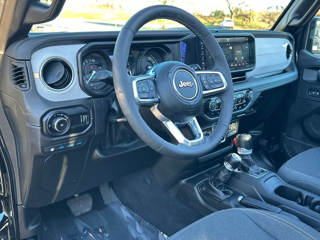 Used 2025 Jeep Wrangler Unlimited Sahara w/ Safety Group image 17