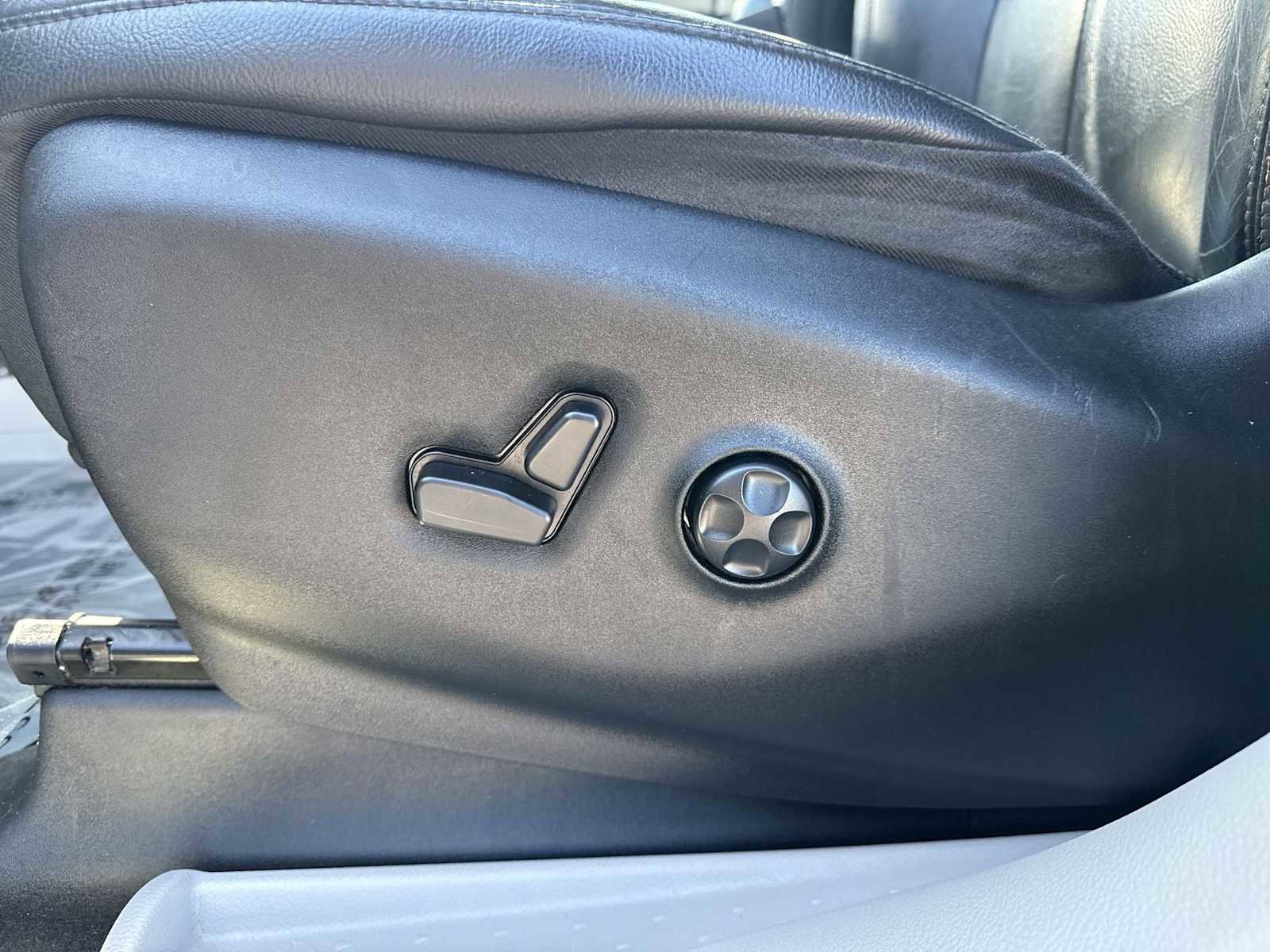 Used 2017 Chrysler Pacifica Touring-L FWD image 17