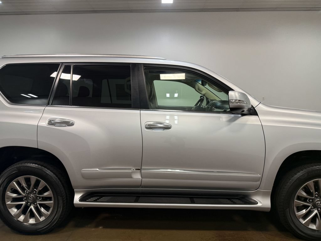 Used 2017 Lexus GX 460 Luxury AWD/4WD image 32