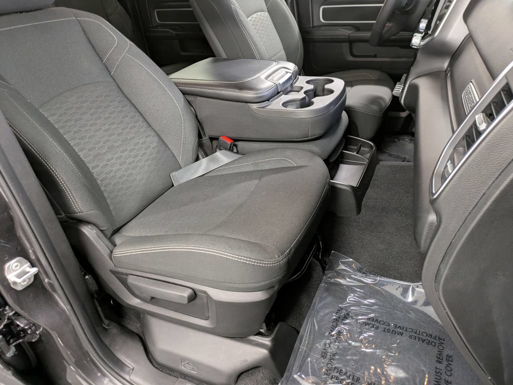 Used 2025 RAM 2500 Big Horn AWD/4WD image 30