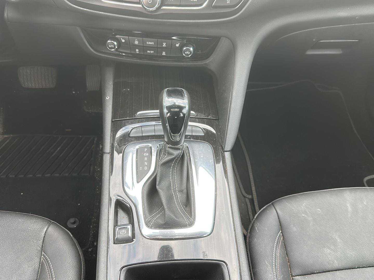 Used 2018 Buick Regal Essence FWD image 14