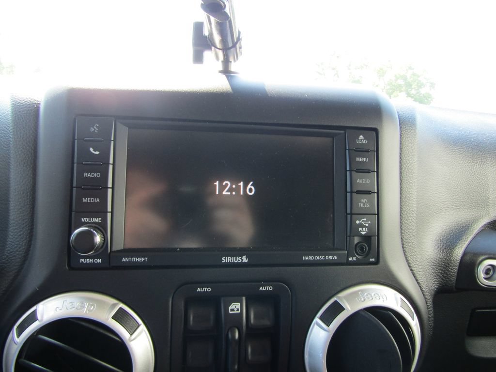 Used 2016 Jeep Wrangler Unlimited Rubicon AWD/4WD image 17