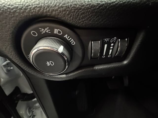 New 2026 Chrysler Pacifica Select image 21