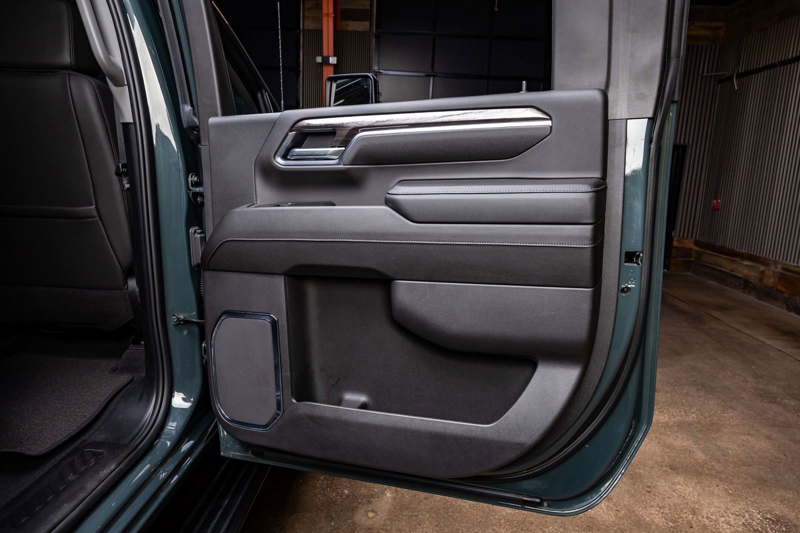Used 2025 Chevrolet Silverado 2500 LTZ w/ Trail Boss Package image 40
