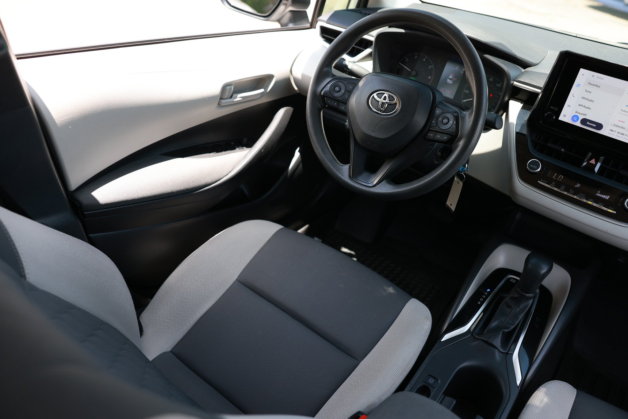 Used 2024 Toyota Corolla LE FWD image 24