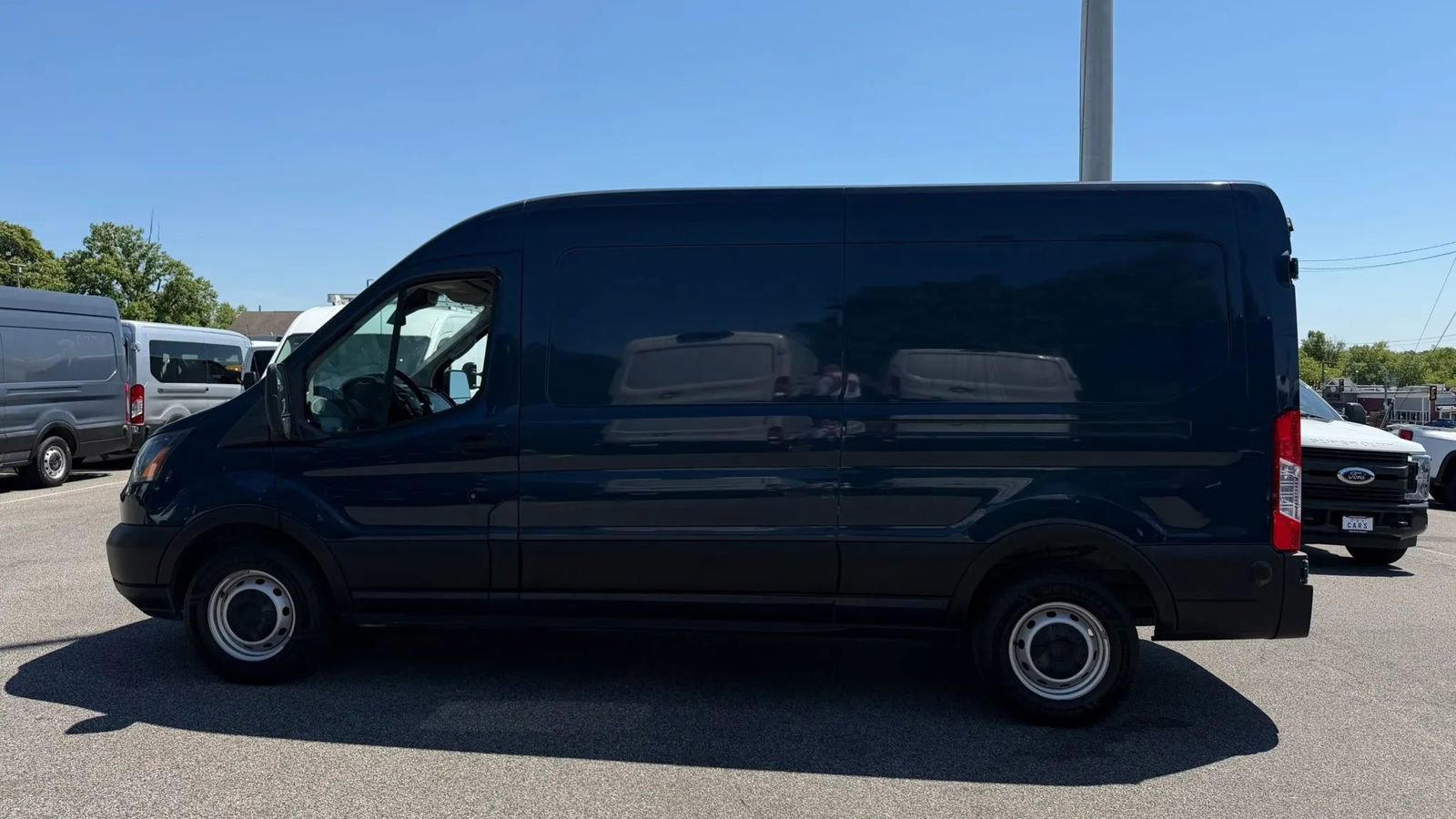 Used 2019 Ford Transit 250 148 Medium Roof RWD image 3
