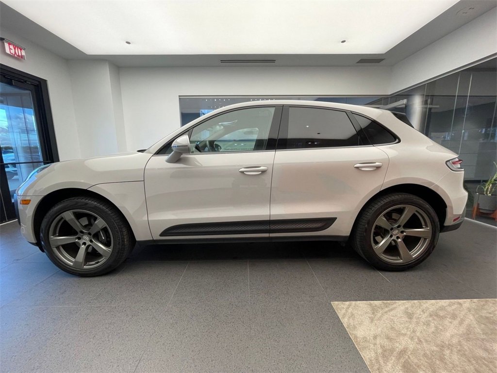 Used 2025 Porsche Macan image 2