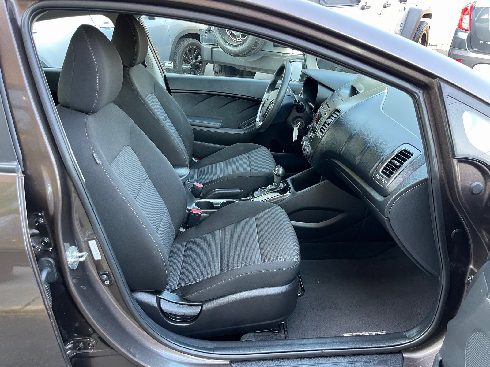 Used 2017 Kia Forte LX FWD image 19