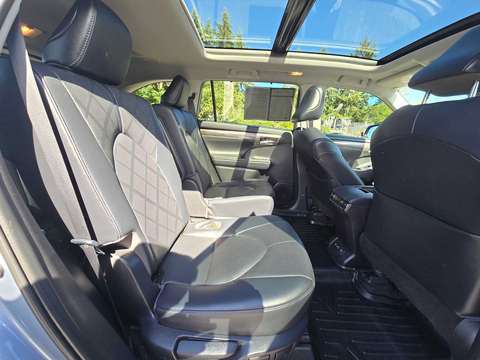 Used 2021 Toyota Highlander Platinum AWD/4WD image 12