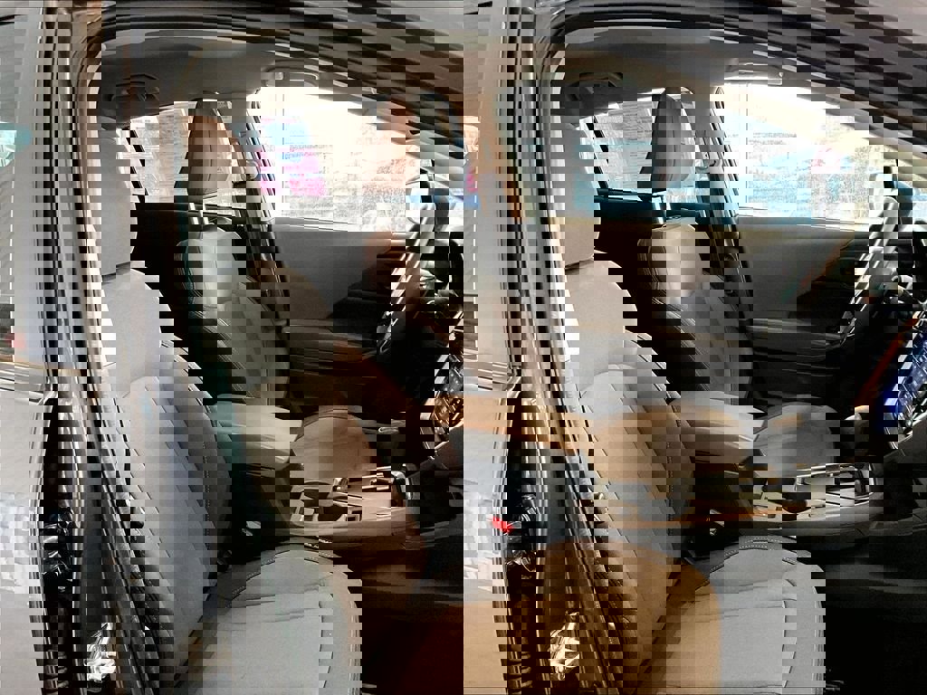 Used 2025 Subaru Crosstrek 2.0i Premium image 11