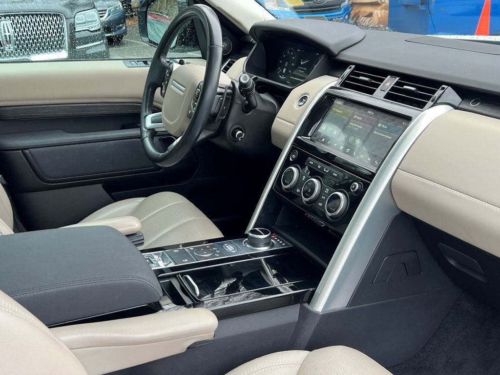 Used 2019 Land Rover Discovery HSE image 15