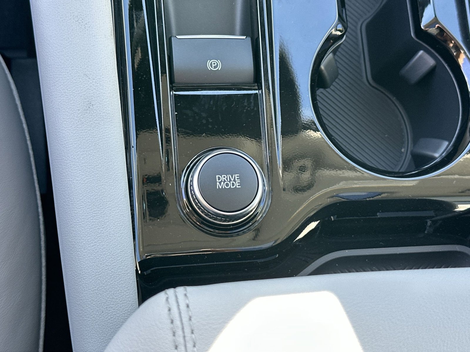 New 2026 Ford Explorer Platinum w/ LUX Leather Package image 28