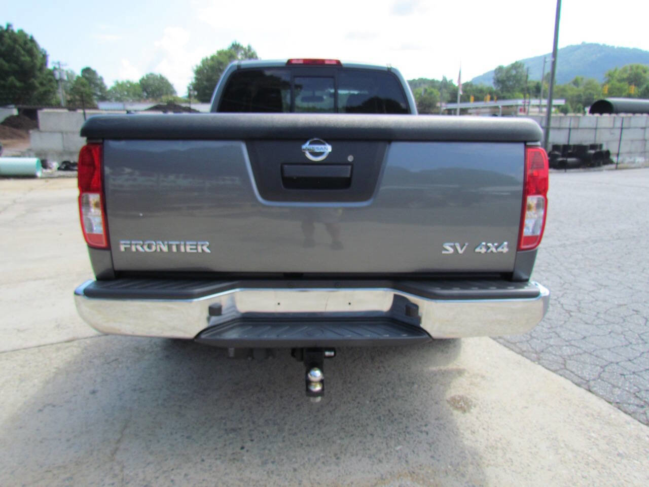Used 2018 Nissan Frontier SV image 6