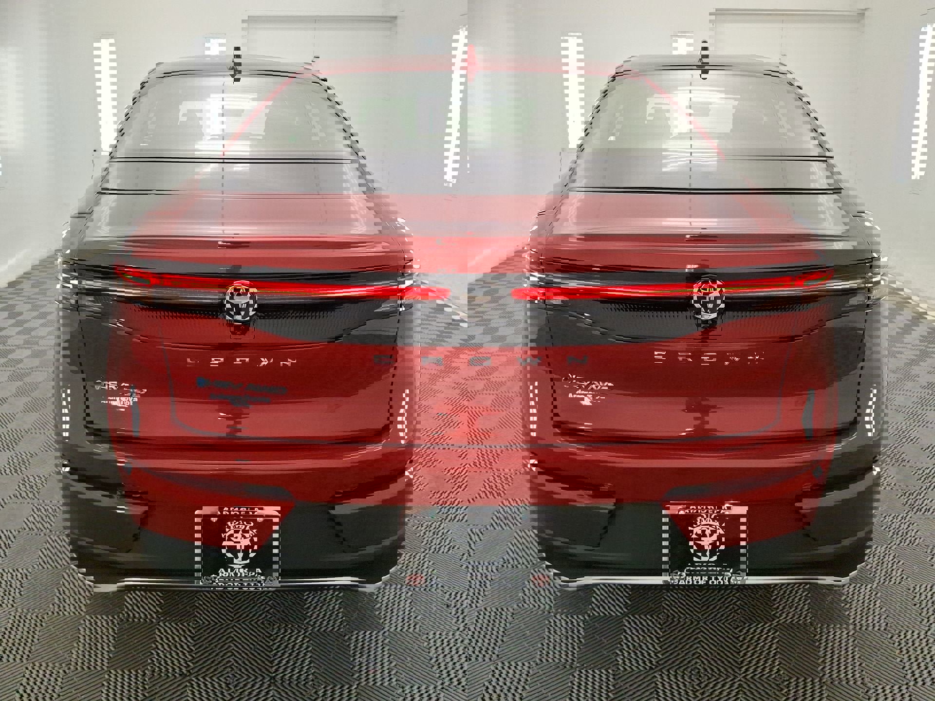 Used 2024 Toyota Crown XLE AWD/4WD image 23