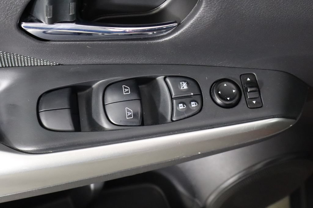 Used 2020 Nissan Kicks SV FWD image 20