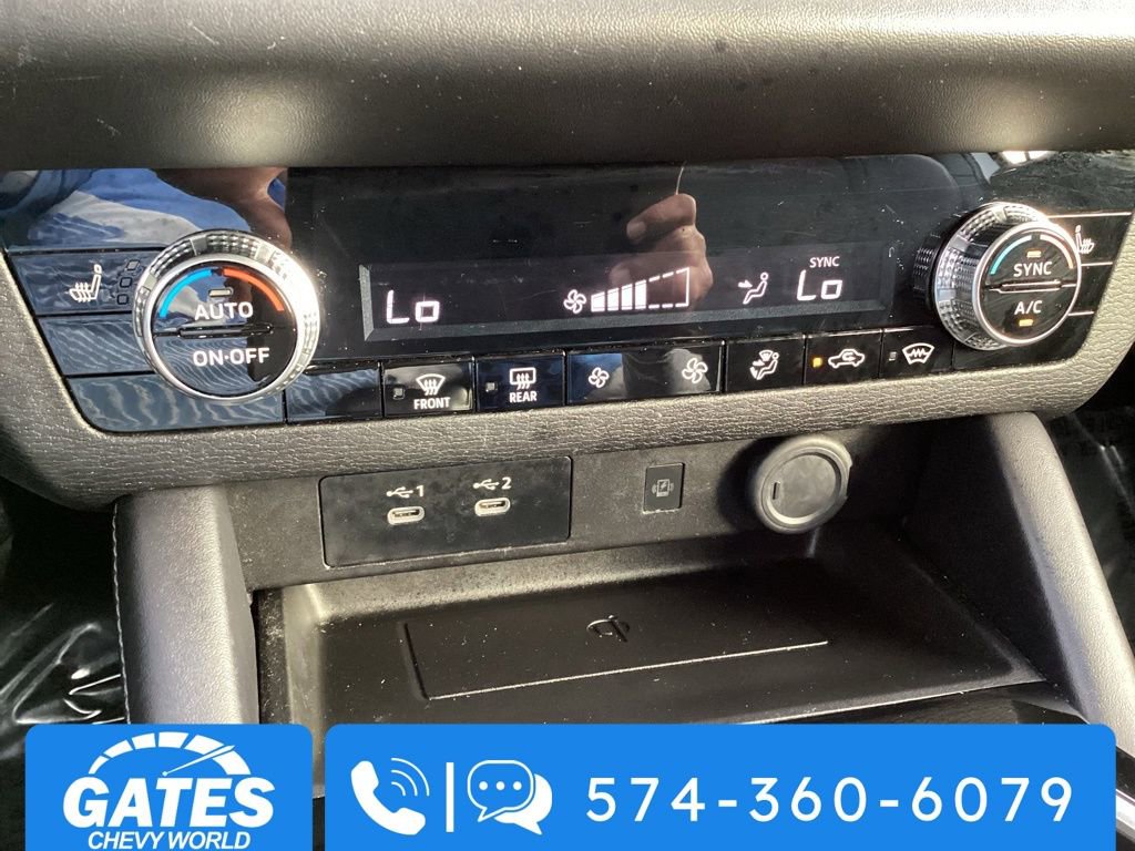 Used 2025 Mitsubishi Outlander SE image 21