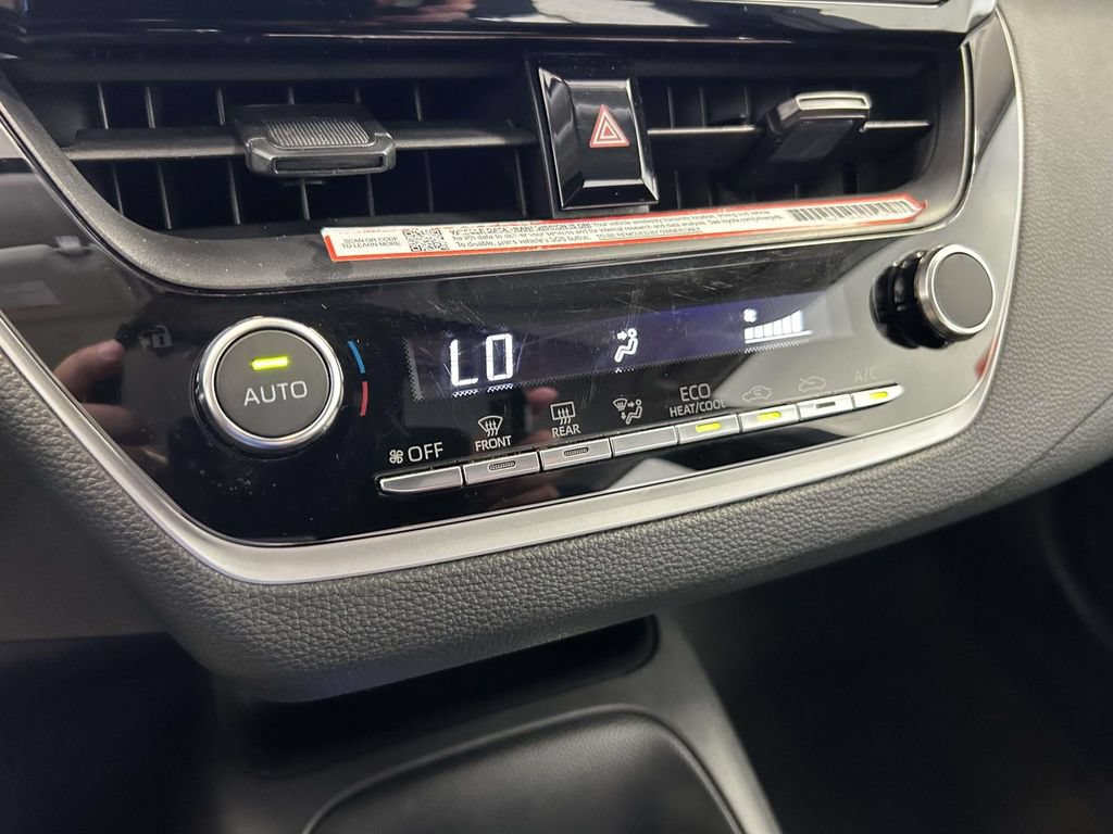 Certified 2025 Toyota Corolla LE FWD image 24