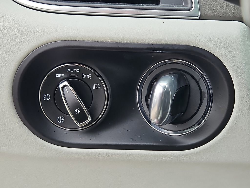 Used 2018 Porsche Macan Turbo image 28