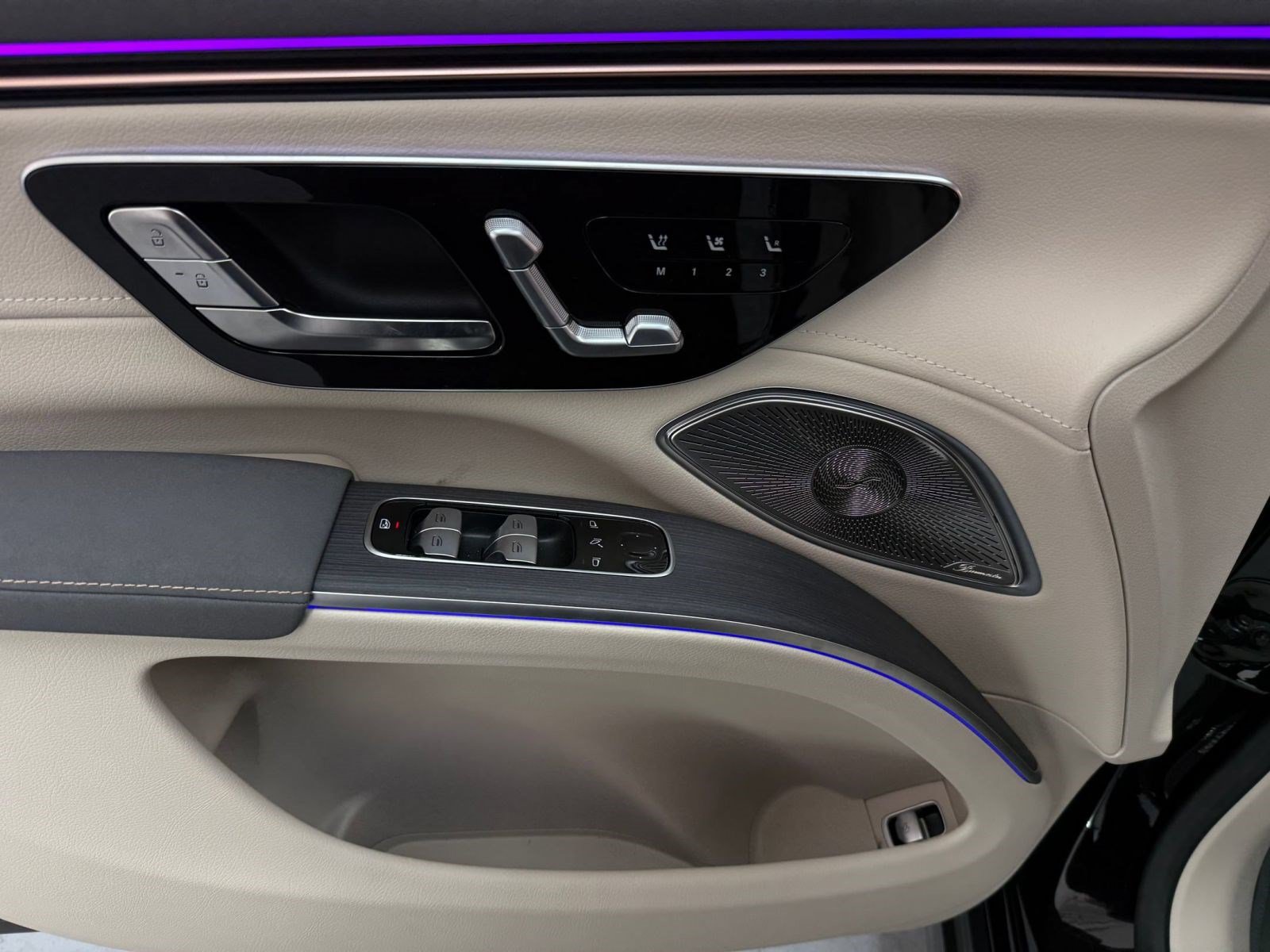 New 2027 Mercedes-Benz EQS 400 4MATIC SUV image 11