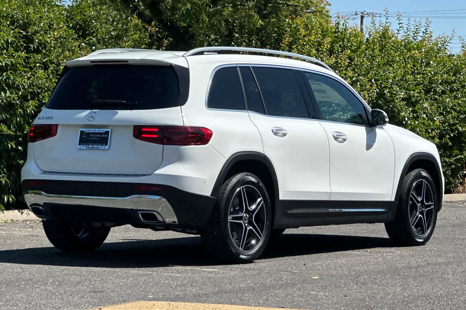 New 2026 Mercedes-Benz GLB 250 image 3