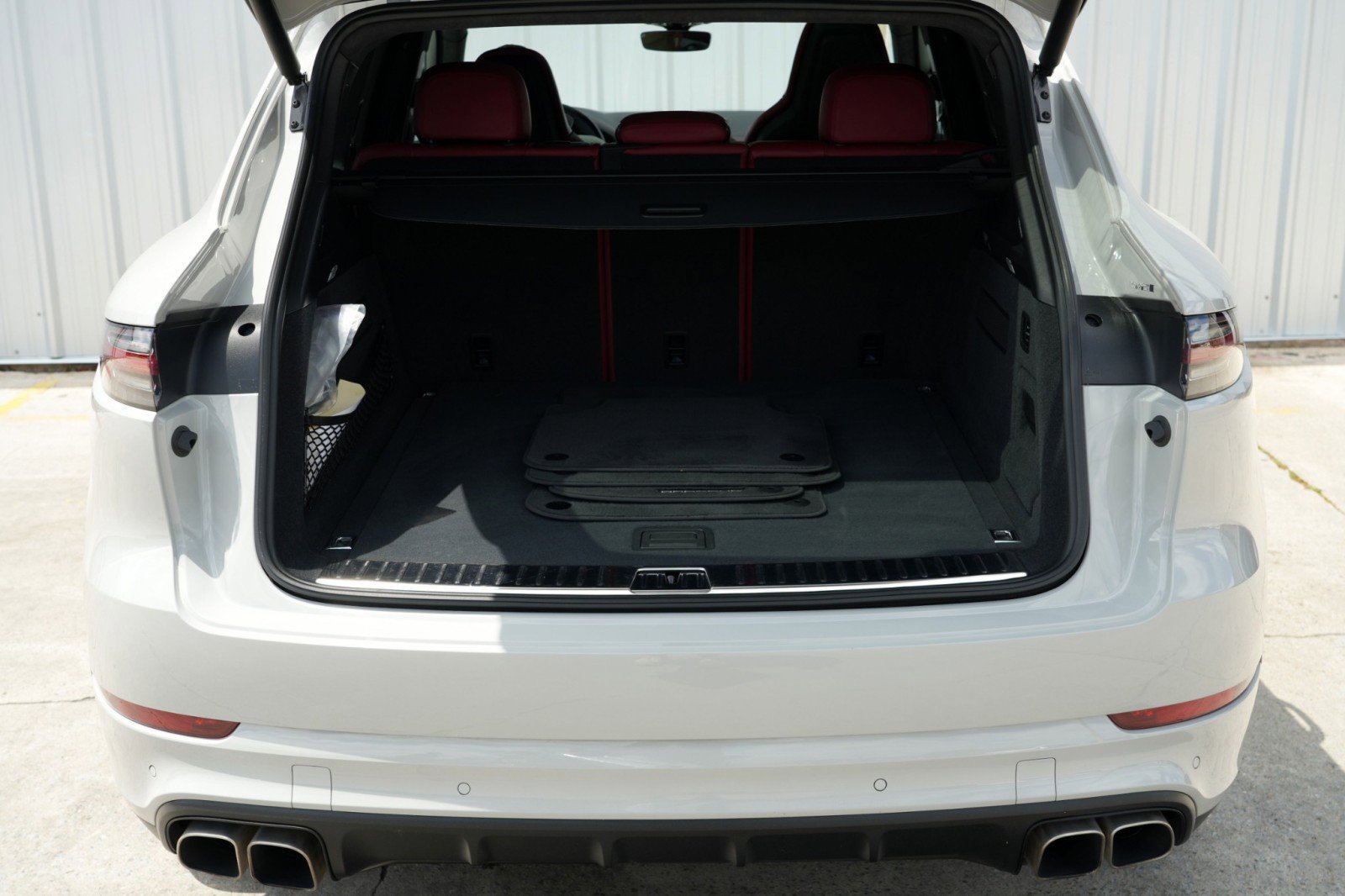 Used 2022 Porsche Cayenne Turbo S w/ Assistance Package image 10