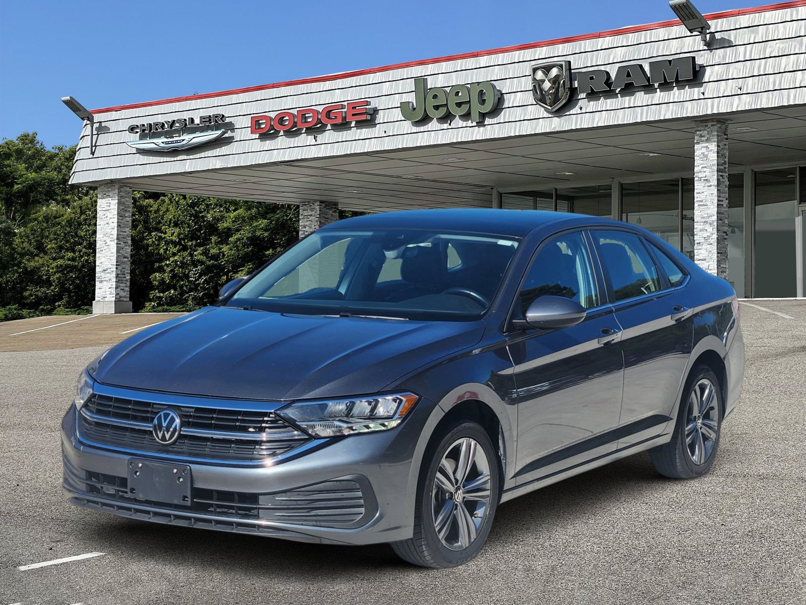 Used 2024 Volkswagen Jetta SE FWD image 2