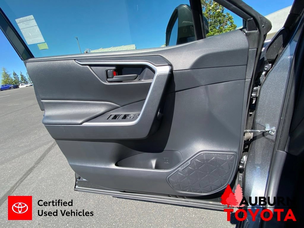Certified 2025 Toyota RAV4 LE AWD/4WD image 33
