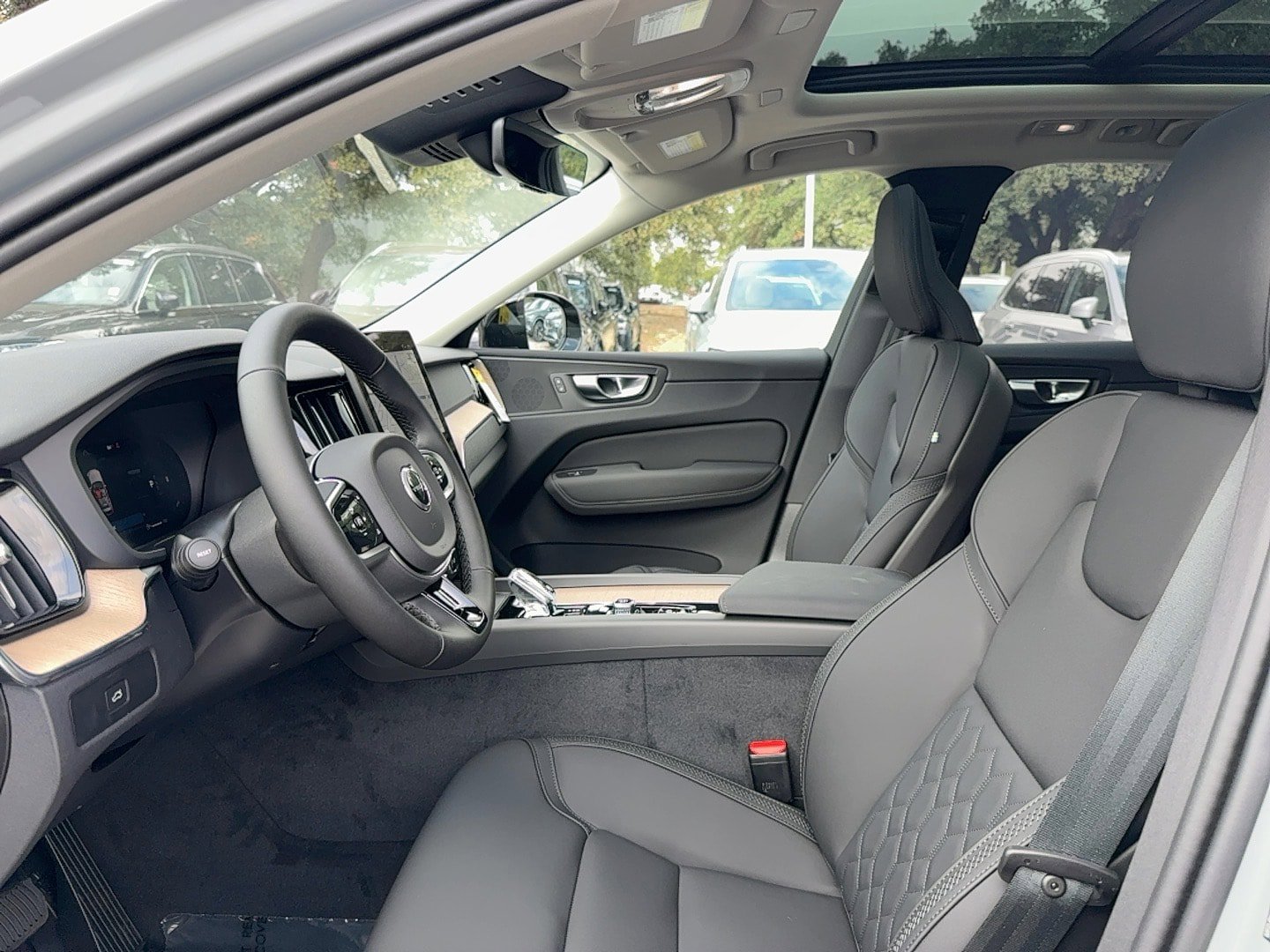 New 2026 Volvo XC60 B5 Plus w/ Protection Package AWD/4WD image 14