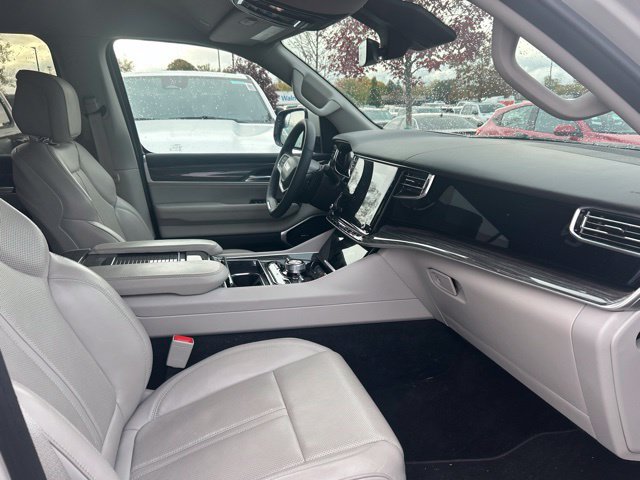 Used 2022 Jeep Wagoneer Series III AWD/4WD image 7