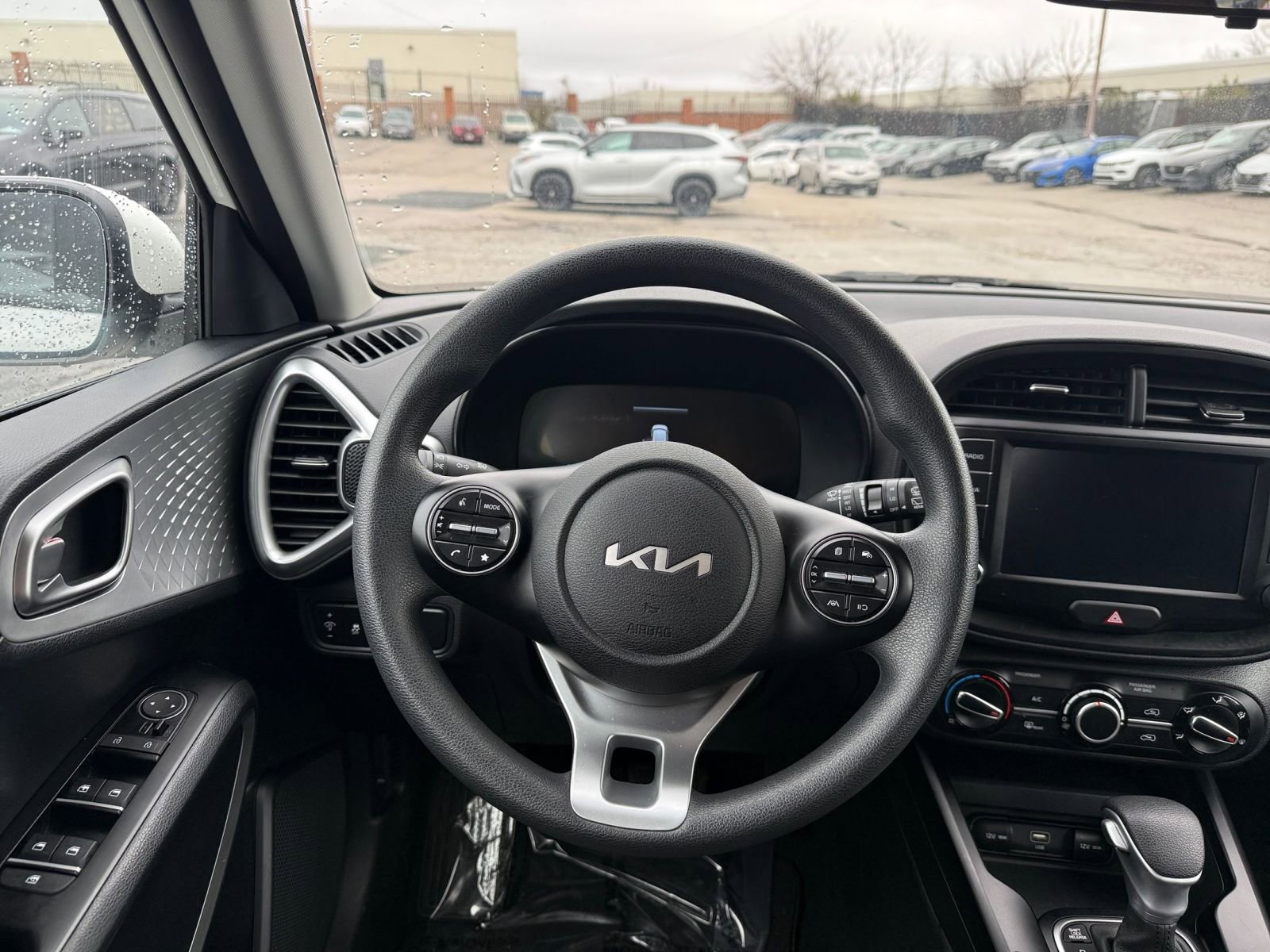 Used 2025 Kia Soul LX w/ LX Technology Package image 34