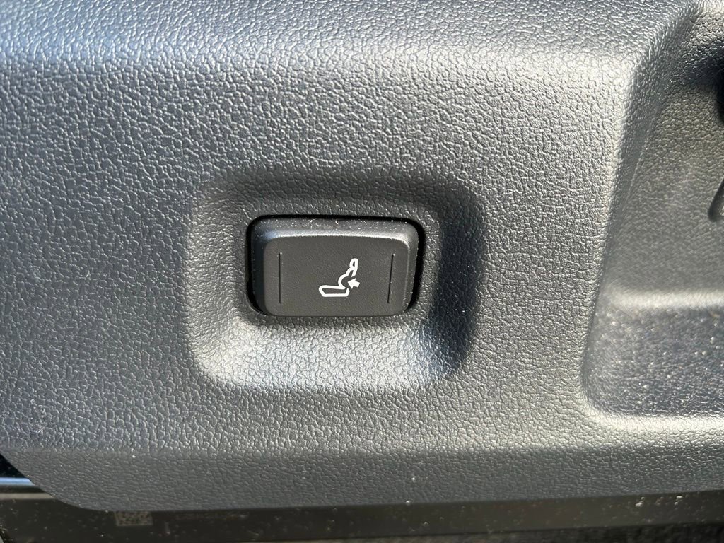 Used 2025 Toyota Tacoma SR5 RWD image 17