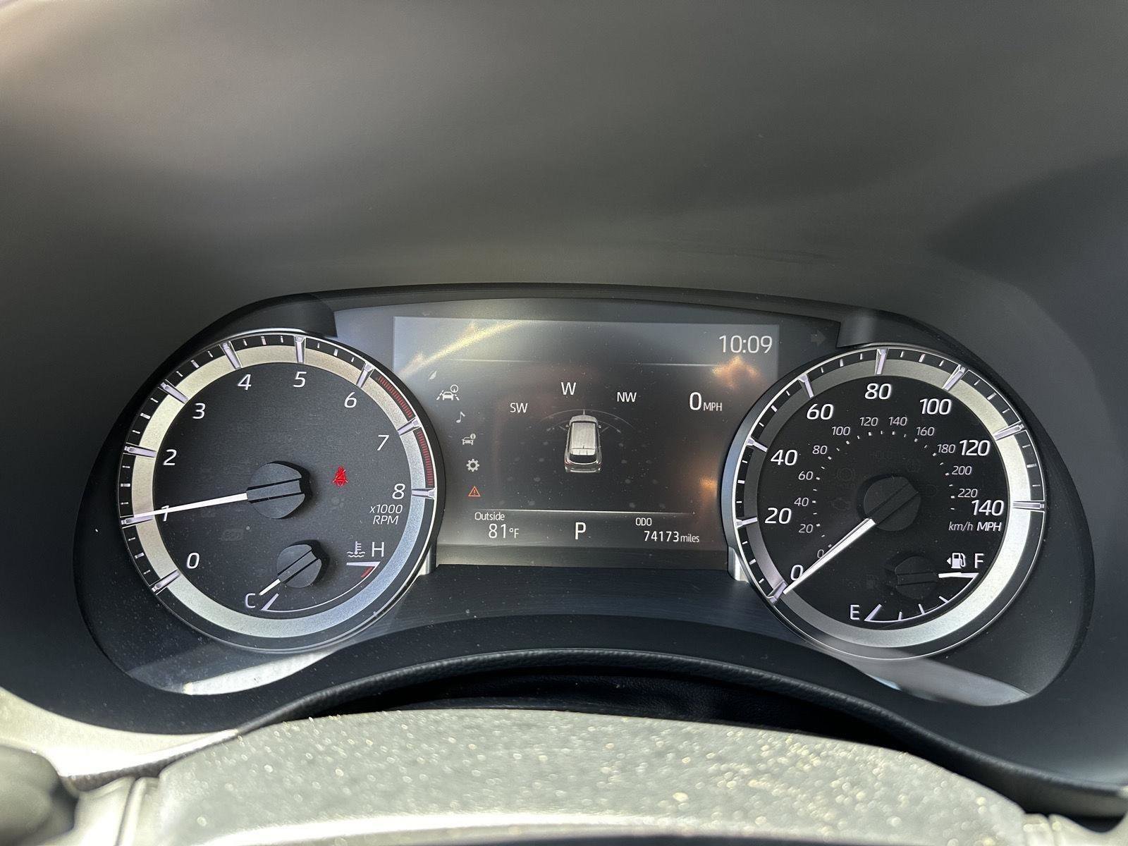 Used 2023 Toyota Highlander XLE FWD image 13