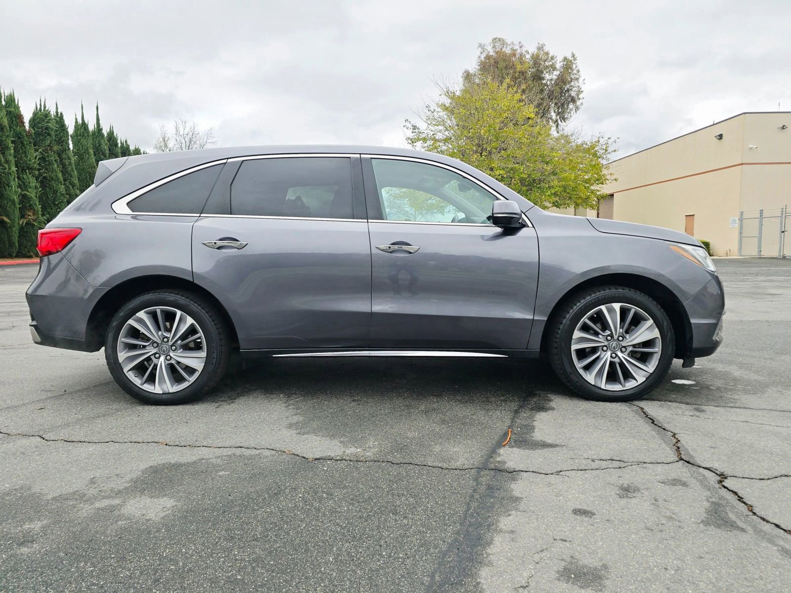 Used 2017 Acura MDX SH-AWD w/ Technology Package image 4