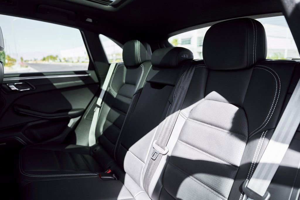 Used 2025 Porsche Macan GTS image 46