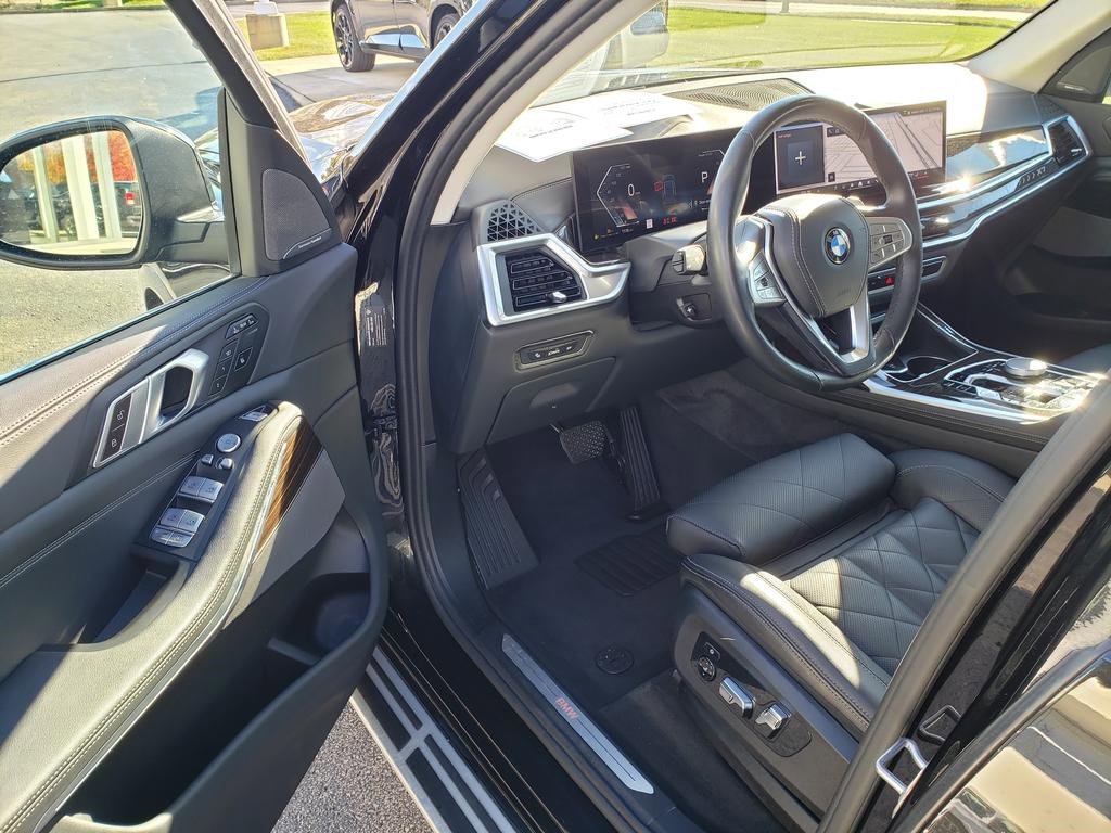 Used 2024 BMW X7 xDrive40i image 9