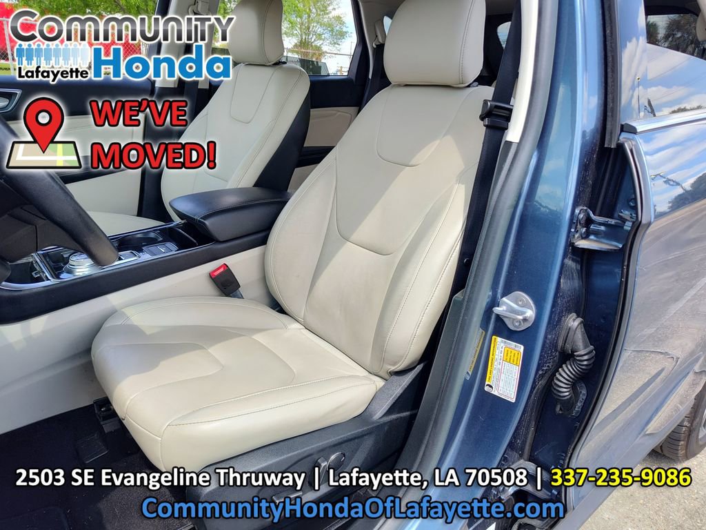 Used 2019 Ford Edge Titanium FWD image 2