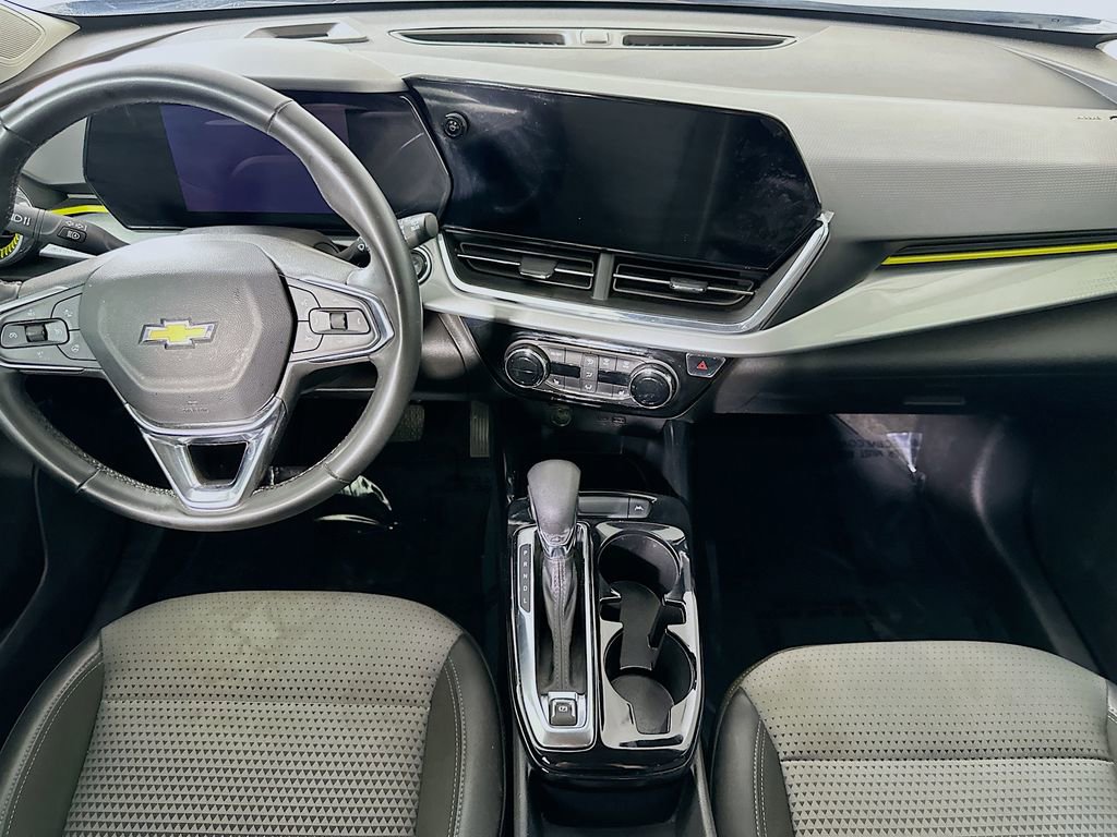 Used 2025 Chevrolet Trax LT w/ Driver Confidence Package image 18