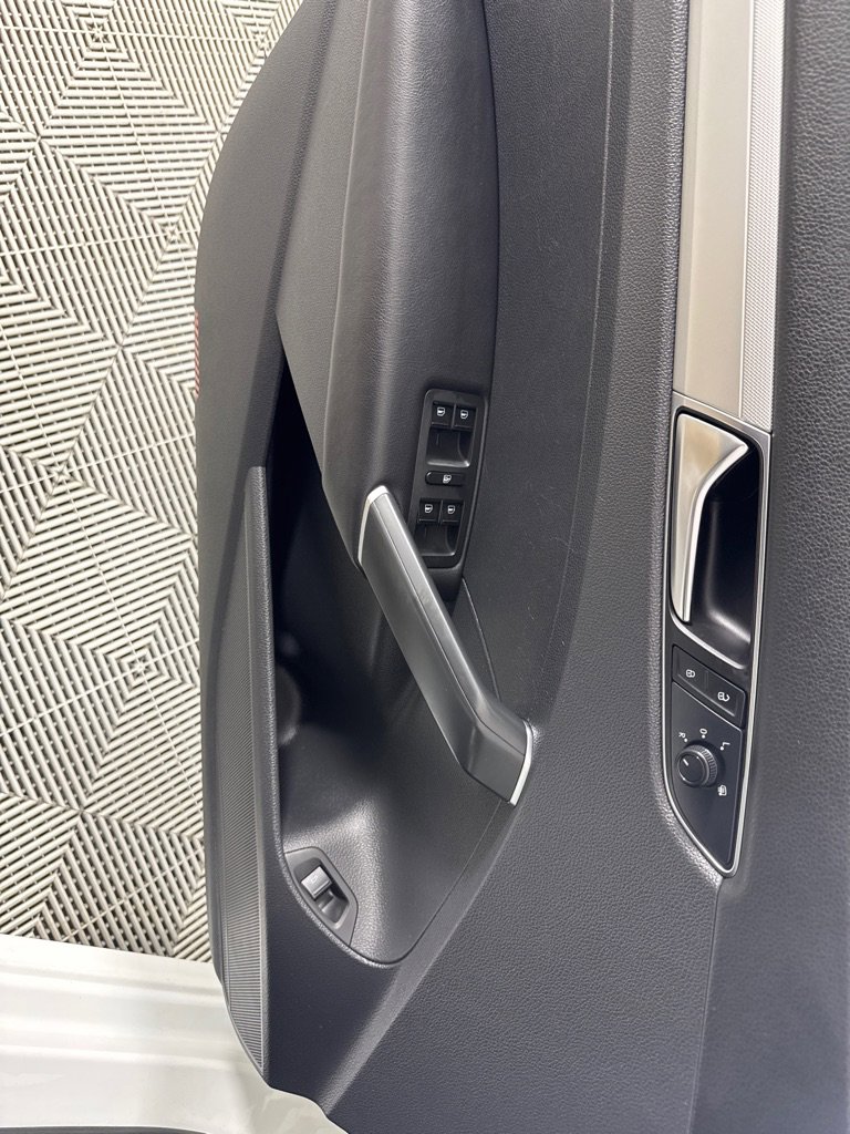 Used 2018 Volkswagen Passat 2.0T S w/ Driver Assistance Package image 12