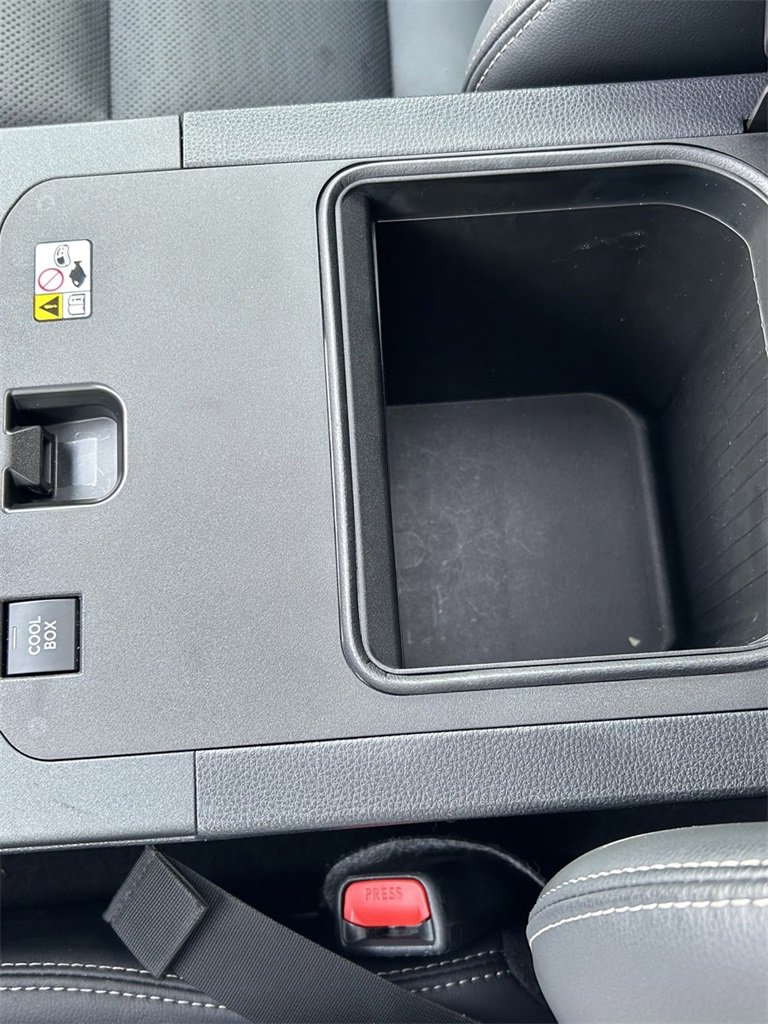 Used 2025 Toyota Land Cruiser image 31